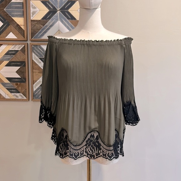 Delfi Collective Tops - Anthropologie Delfi Collective Samantha Lace Trim Off-The-Shoulder Top Blouse XS